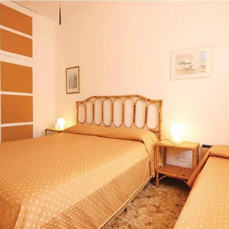 2 Bedrooms House At 150 M Away From The With Enclosed Garden 펜션 이스피카