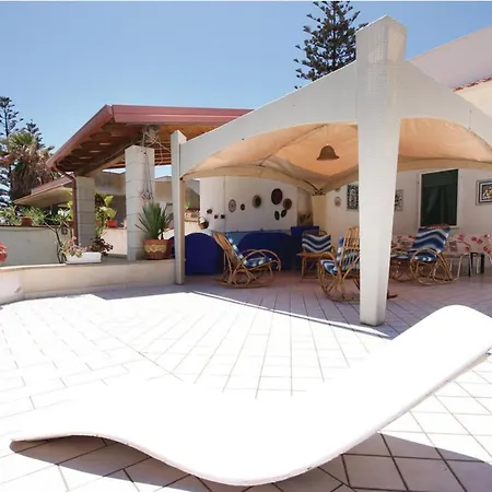 펜션 2 Bedrooms House At 150 M Away From The With Enclosed Garden