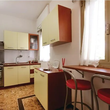 2 Bedrooms House At 150 M Away From The With Enclosed Garden 펜션